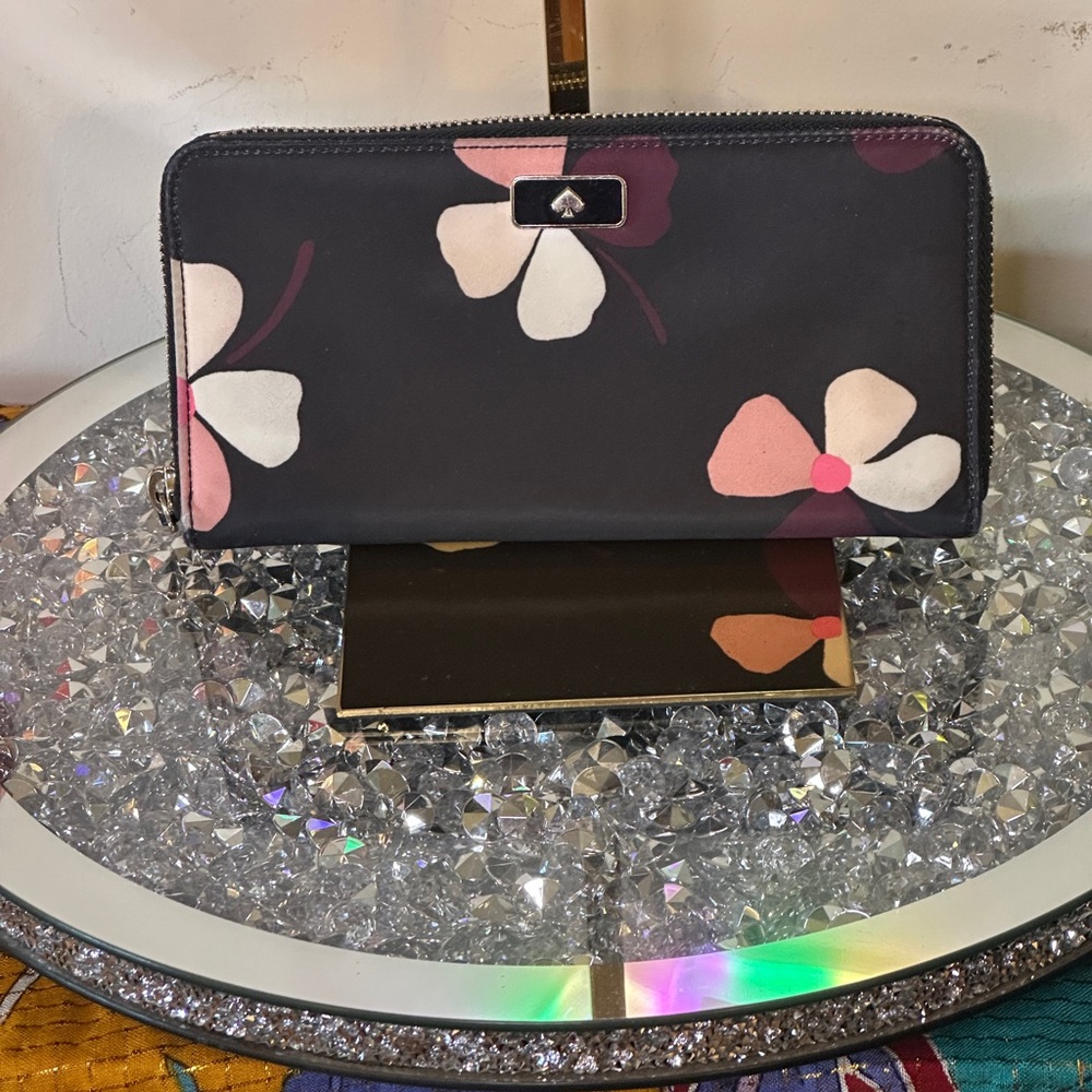 EUC Kate Spade Dawn Dusk Buds Large Continental Wallet.